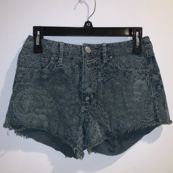 Fp printed shorts - Picture 1 of 7